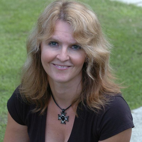 Llun o Elin Llwyd Morgan